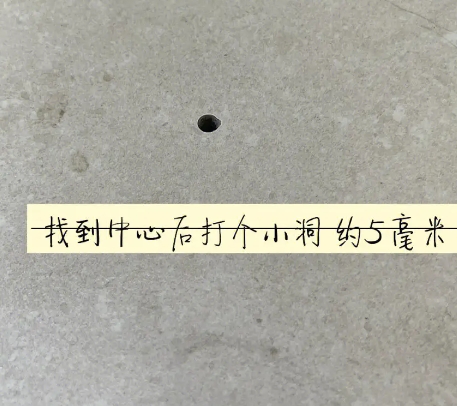 无锡瓷砖空鼓维修公司专业解答在瓷砖铺贴过程中，如果砂料搅拌不均匀，将会带来以下问题
