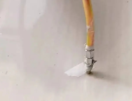 无锡瓷砖空鼓维修公司专业解答在瓷砖铺贴过程中，如果使用的砂料过粗（如全部使用了粗砂），可能会导致以下问题